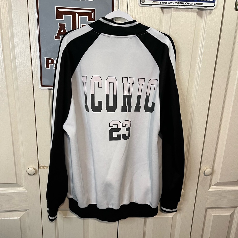 Diamond Stash Women’s Iconic 23 Sweatshirt